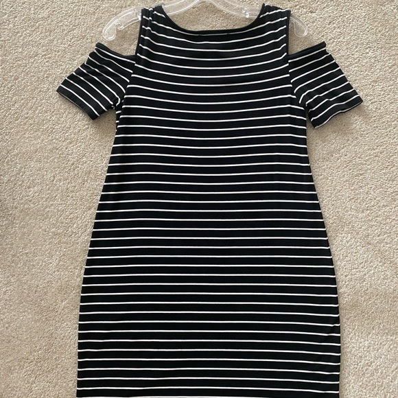 WHBM cold shoulder T-shirt dress - Picture 2 of 6